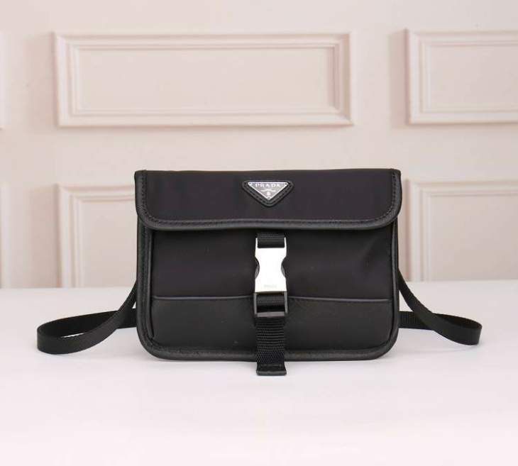 Picture of Prada Handbags _SKUfw241225165fw
